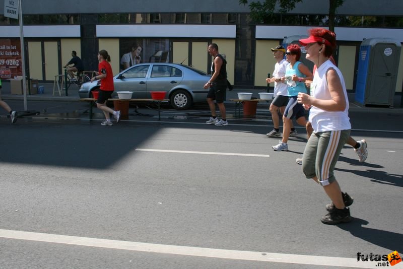 Nike Félmaraton futás Budapest, frissítő 19 km