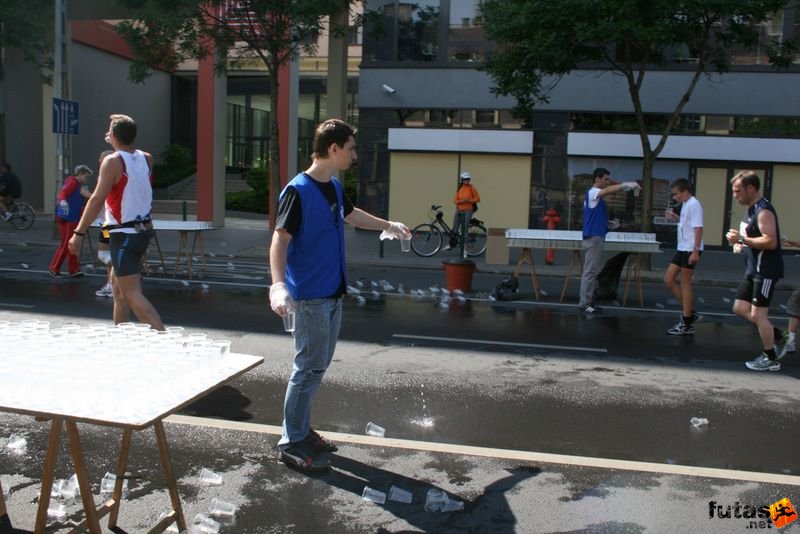 Nike Félmaraton futás Budapest, vizet