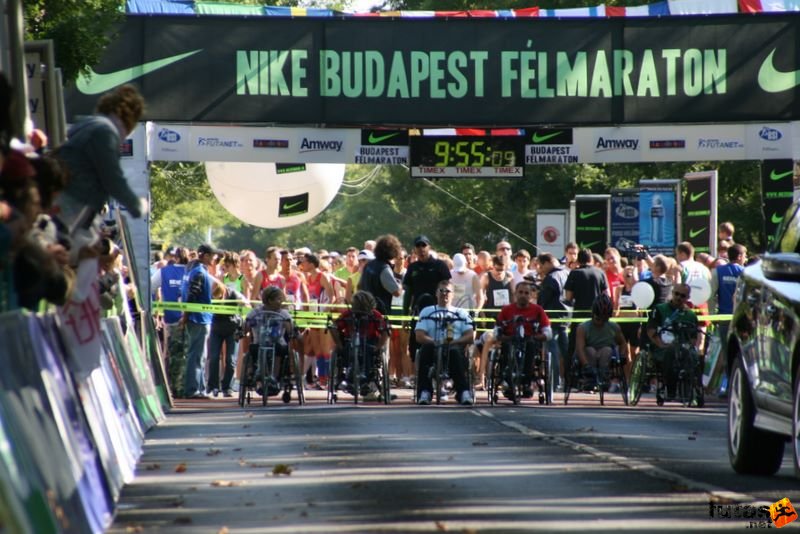 Nike Félmaraton futóverseny, félmaraton rajtvonal és a kerekesszékesek