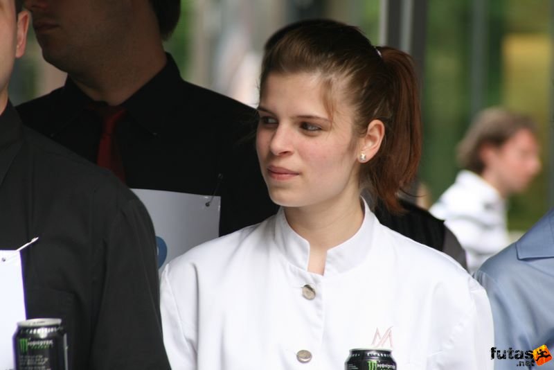 Pincérfutás pincer_futoverseny_301.jpg futó Pincérfutás Le Meridien Budapest Pincér Futóverseny, futó
