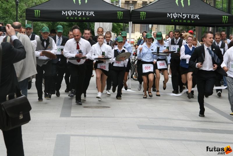 Pincérfutás pincer_futoverseny_319.jpg pincér futóverseny rajt futás! Pincérfutás Le Meridien Budapest Pincér Futóverseny, pincér futóverseny rajt futás!