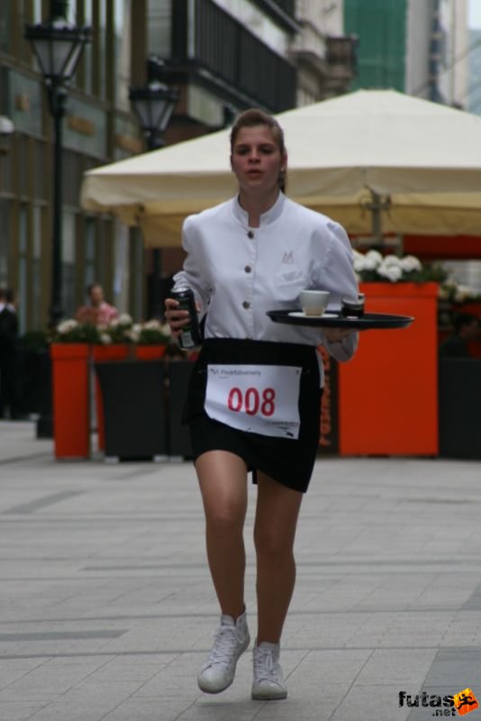 Pincérfutás pincer_futoverseny_362.jpg Hajrá Vanda Pincérfutás Le Meridien Budapest Pincér Futóverseny, Hajrá Vanda