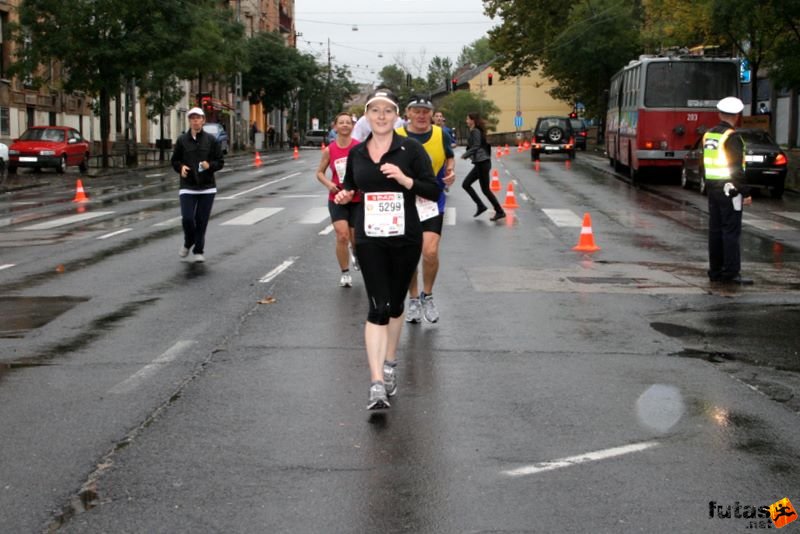 Run Budapest Marathon in Hungary, Jones Meghann, GBR Serpentine London