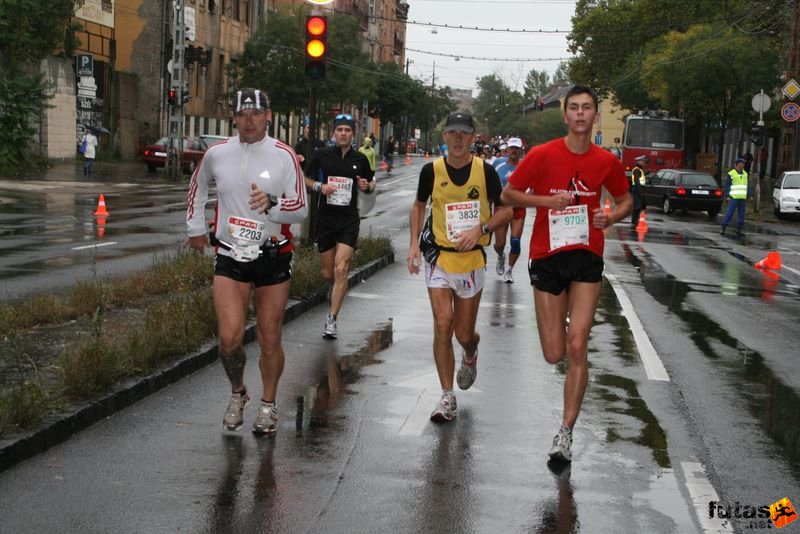 Run Budapest Marathon in Hungary, Szilágyi Lajos, Martin Didier-Victor