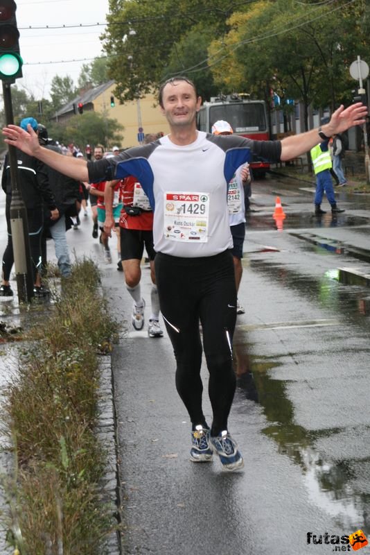 Run Budapest Marathon in Hungary, Oszi
