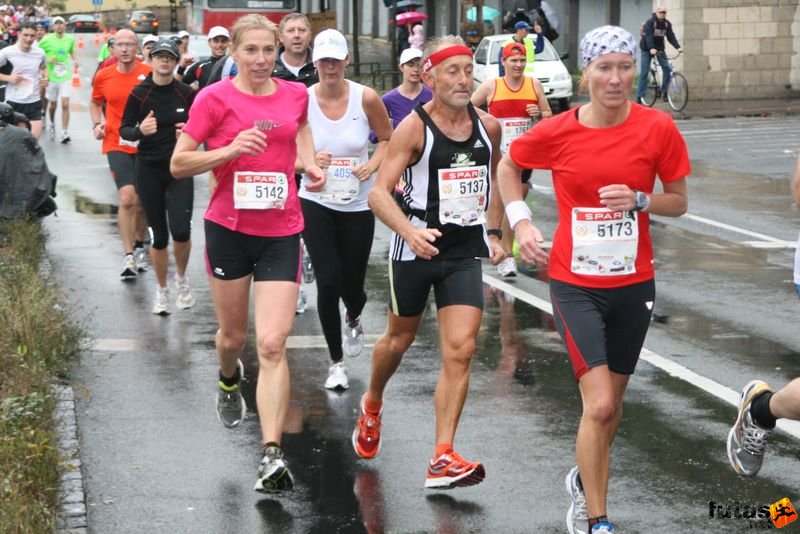 Run Budapest Marathon in Hungary, Le Guern Aurore, Hurson Christian, Knötsch Kristiane