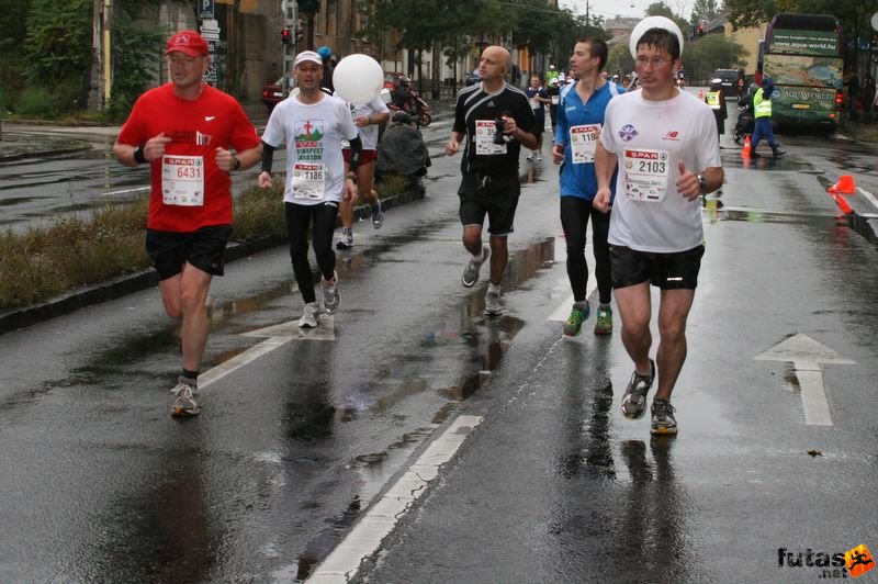 Run Budapest Marathon in Hungary, Juhász Péter és Peyer Zoltán, Oxygen wellness Budapest 4 órás iramfutók