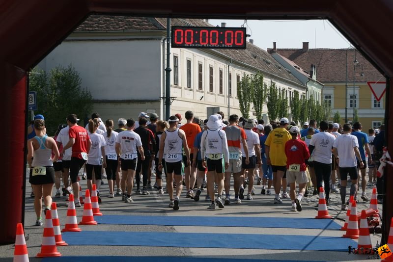 Sárvár futás ultrafutás, futók háta