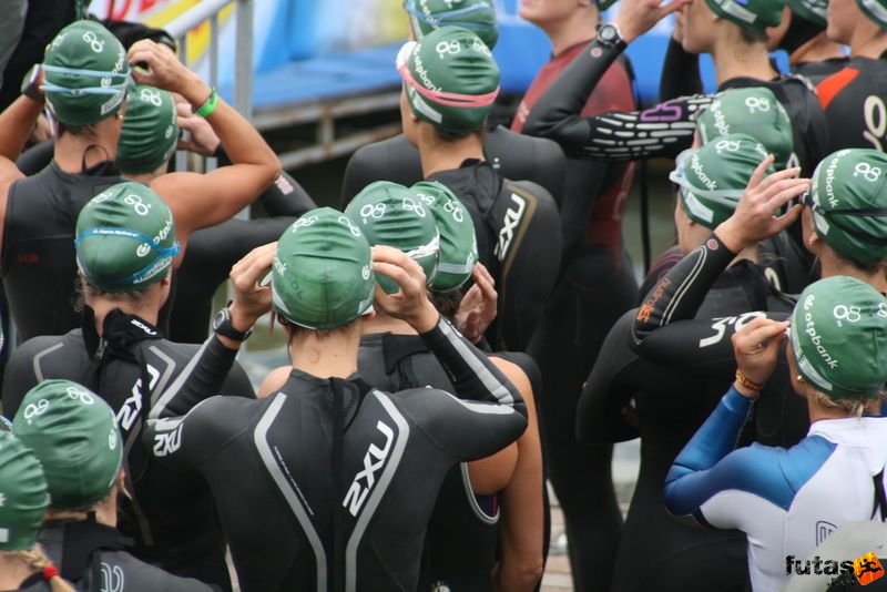 Triathlon World Championship úszósapka úszószemüveg igazítás Triathlon World Championship Swimming úszás, úszósapka úszószemüveg igazítás