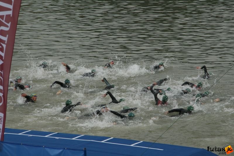 Triathlon World Championship elrajtoltak az úszók Triathlon World Championship Swimming úszás, elrajtoltak az úszók