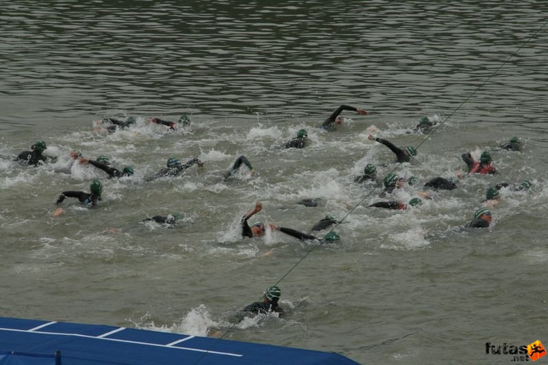 Triathlon World Championship Swimming úszás, úszás a 14 fokos Dunában
