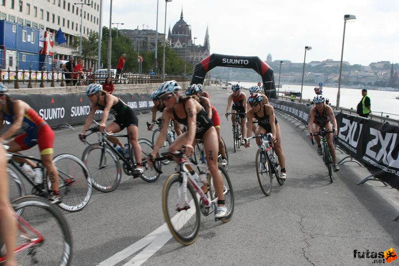 Triathlon World Championship Elite Women bicycle race, NICKY SAMUELS	NZL