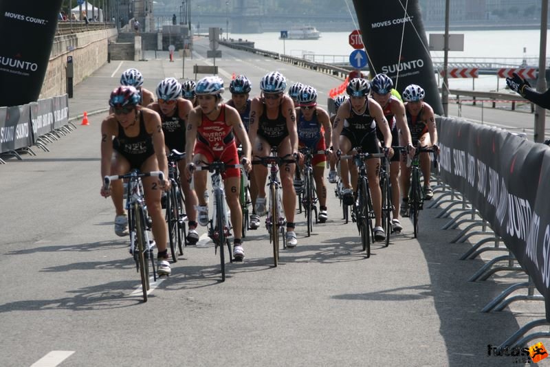Triathlon World Championship Elite Women bicycle race, triathlon_budapest_8039.jpg