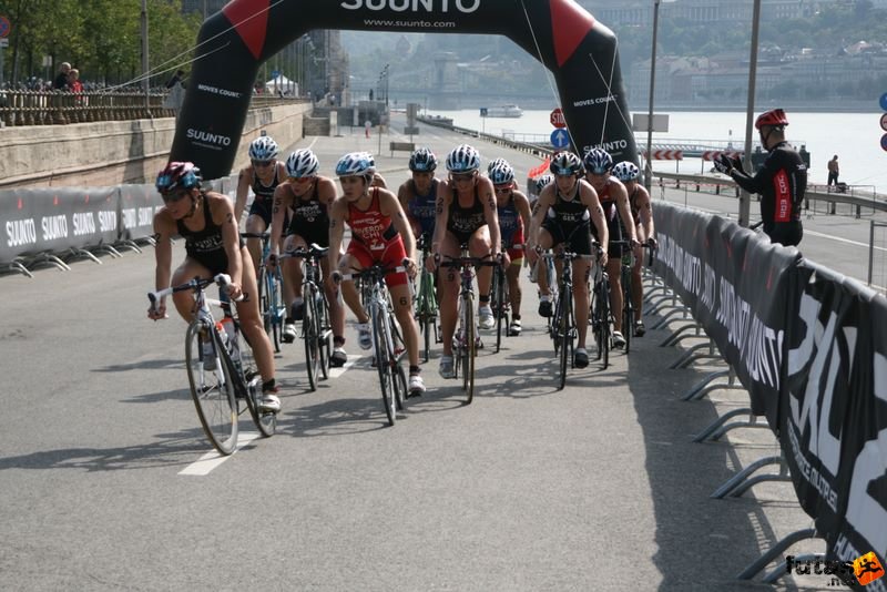 Triathlon World Championship Elite Women bicycle race, triathlon_budapest_8040.jpg