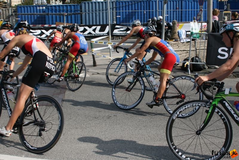 Triathlon World Championship Elite Women bicycle race, triathlon_budapest_8044.jpg