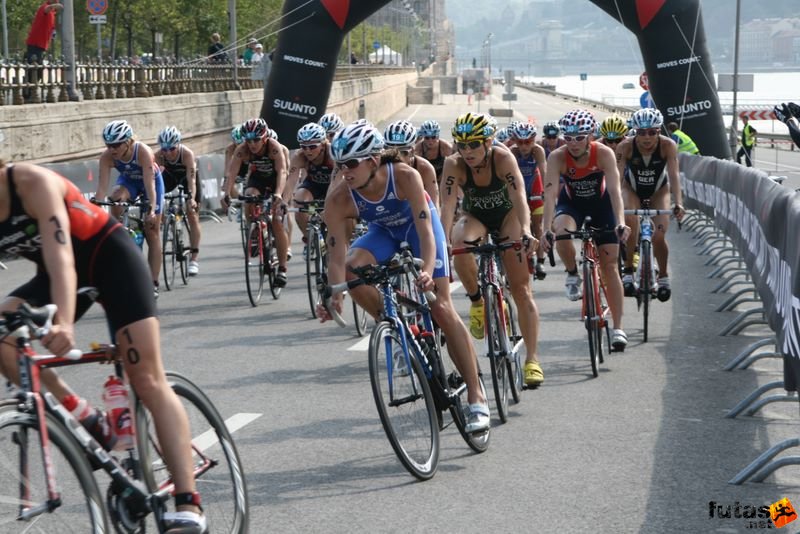 Triathlon World Championship Elite Women bicycle race, triathlon_budapest_8080.jpg