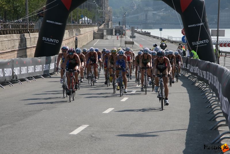 Triathlon World Championship Elite Women bicycle race, triathlon_budapest_8110.jpg