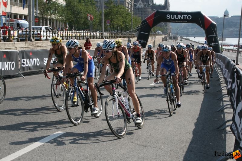 Triathlon World Championship Elite Women bicycle race, triathlon_budapest_8112.jpg