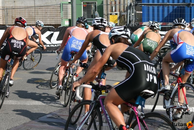 Triathlon World Championship Elite Women bicycle race, triathlon_budapest_8118.jpg