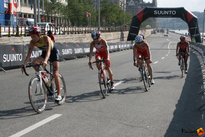 Triathlon World Championship Elite Women bicycle race, triathlon_budapest_8141.jpg