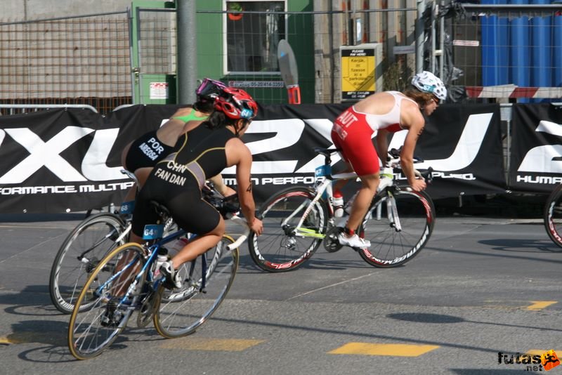 Triathlon World Championship Elite Women bicycle race, triathlon_budapest_8145.jpg