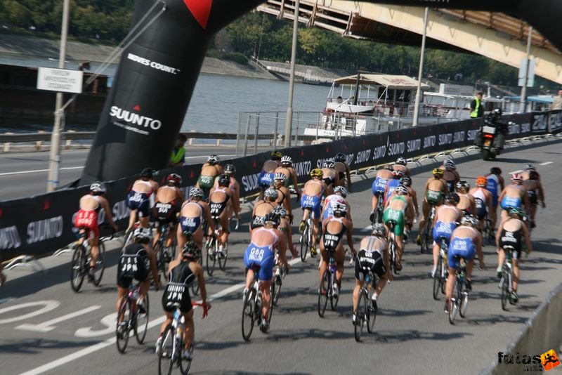 Triathlon World Championship Elite Women bicycle race, triathlon_budapest_8160.jpg
