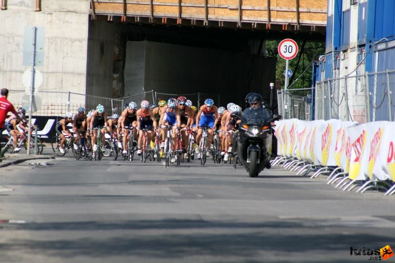 Triathlon World Championship Elite Women bicycle race, triathlon_budapest_8163.jpg