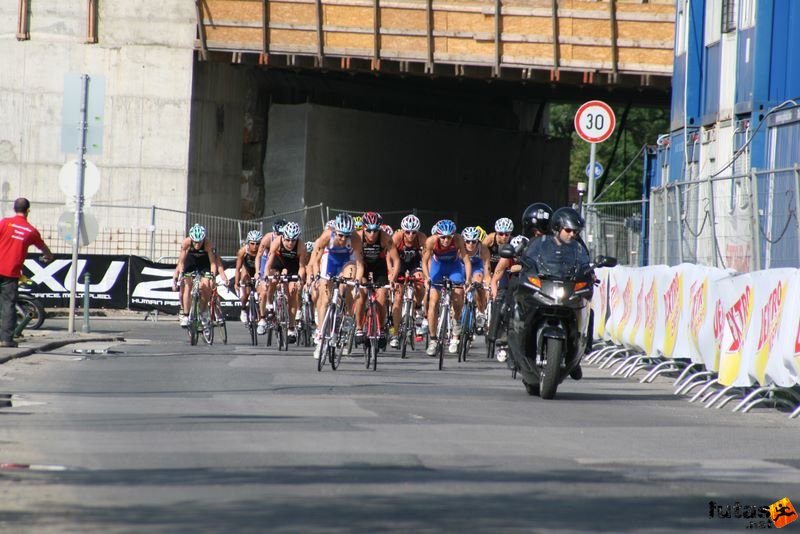 Triathlon World Championship Elite Women bicycle race, triathlon_budapest_8164.jpg