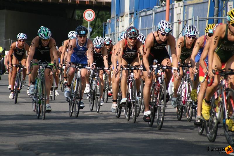 Triathlon World Championship Elite Women bicycle race, triathlon_budapest_8170.jpg