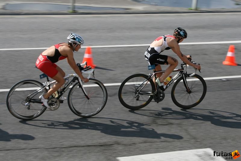 Triathlon World Championship Elite Women bicycle race, BARBARA RIVEROS DIAZ CHI, KATHRIN MULLER GER