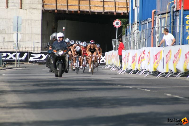 Triathlon World Championship Elite Women bicycle race, triathlon_budapest_8186.jpg