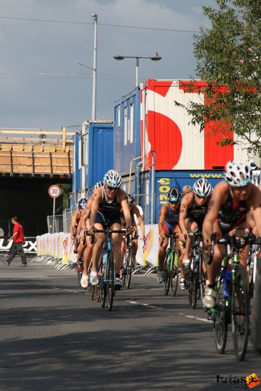 Triathlon World Championship Elite Women bicycle race, triathlon_budapest_8189.jpg