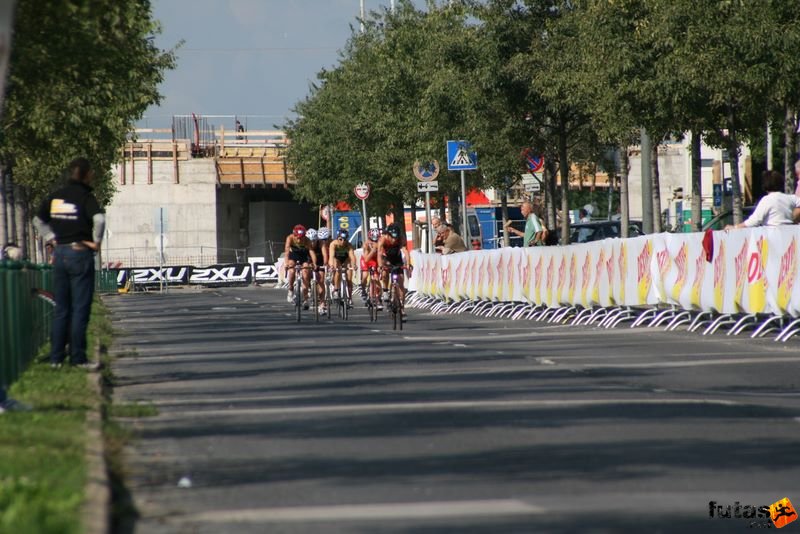 Triathlon World Championship Elite Women bicycle race, triathlon_budapest_8199.jpg