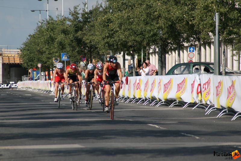 Triathlon World Championship Elite Women bicycle race, triathlon_budapest_8200.jpg