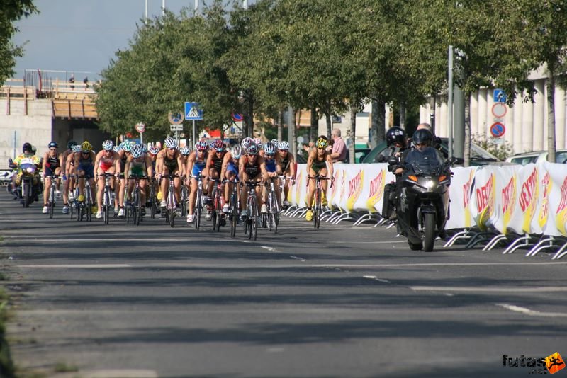 Triathlon World Championship Elite Women bicycle race, triathlon_budapest_8207.jpg