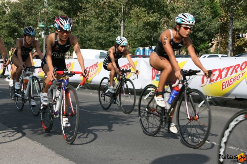 Triathlon World Championship Elite Women bicycle race, TOMOKO SAKIMOTO	JPN,  AKANE TSUCHIHASHI JPN
