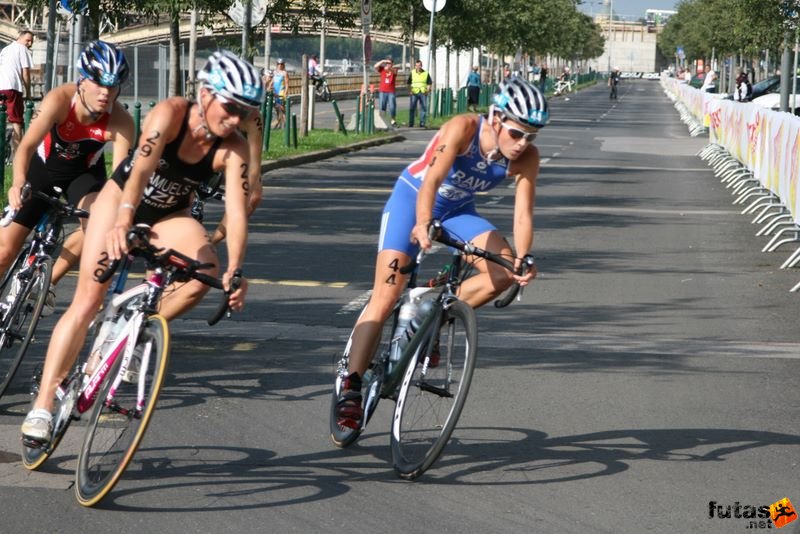 Triathlon World Championship Elite Women bicycle race, NICKY SAMUELS, VANESSA RAW GBR