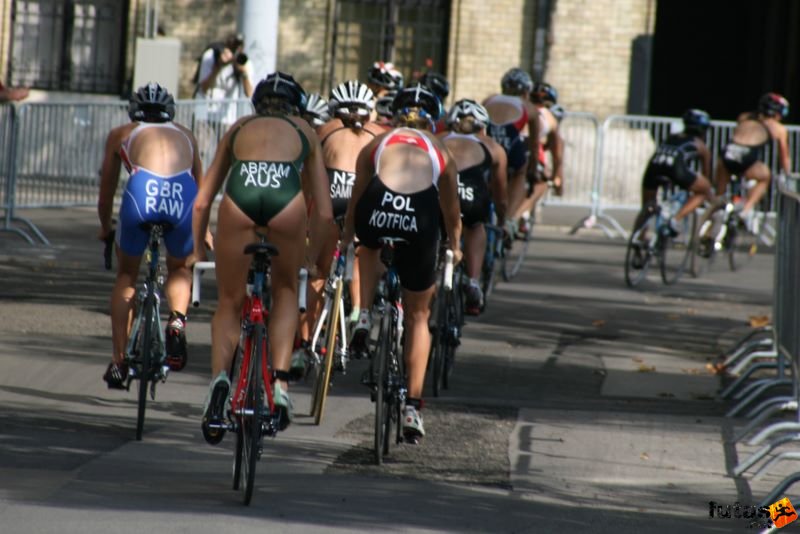 Triathlon World Championship Elite Women bicycle race, triathlon_budapest_8233.jpg