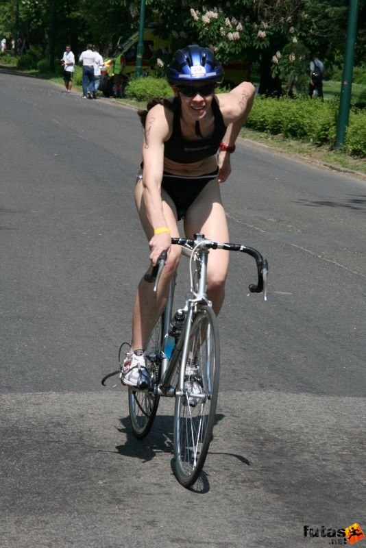 Margitsziget Triatlon, VELECZKI VIKTÓRIA triatlon kerékpározás