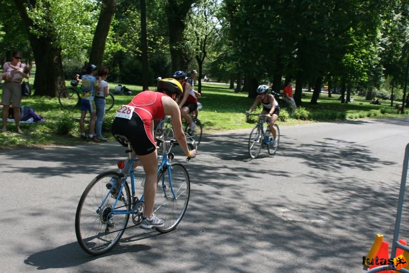 Triatlon Tour Budapest Margitsziget, TORMA NOÉMI kerékpározás a Margitszigeten