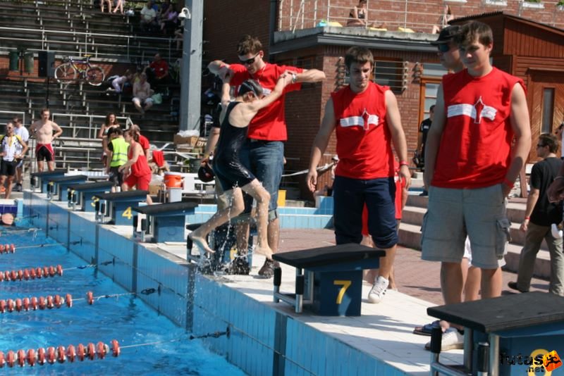 Triatlon Tour Budapest Margitsziget, úszás és kijövetel a medencéből