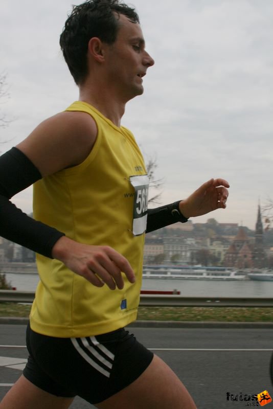 Tudás Útja Félmaraton Futóverseny Half Marathon Budapest, Luna
