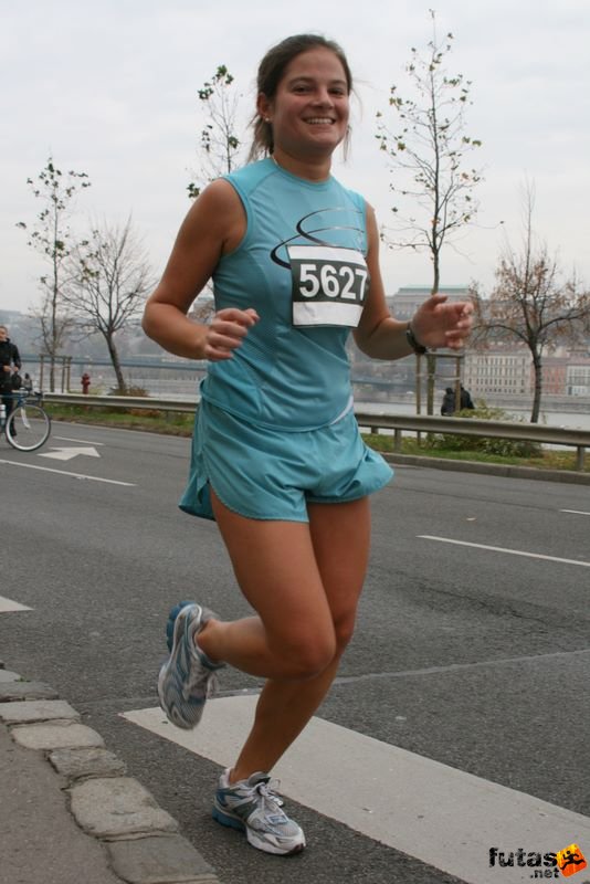 Tudás Útja Félmaraton Futóverseny Half Marathon Budapest, LARSON Krisztina