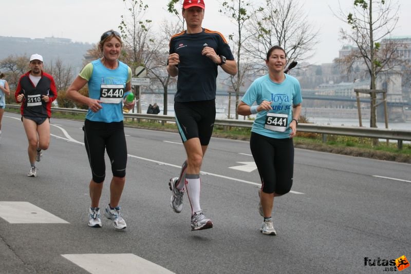 Tudás Útja Félmaraton Futóverseny Half Marathon Budapest, BAKÓ Mónika, GYURCSÁK Szilvia