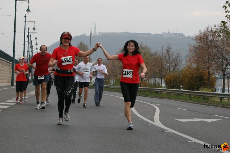 Tudás Útja Félmaraton Futóverseny Half Marathon Budapest, Ildikó és Gabriella,