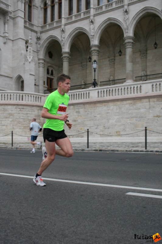Tudás Útja Félmaraton Futás, JÓZSA Gábor a félmaraton futóverseny győztese