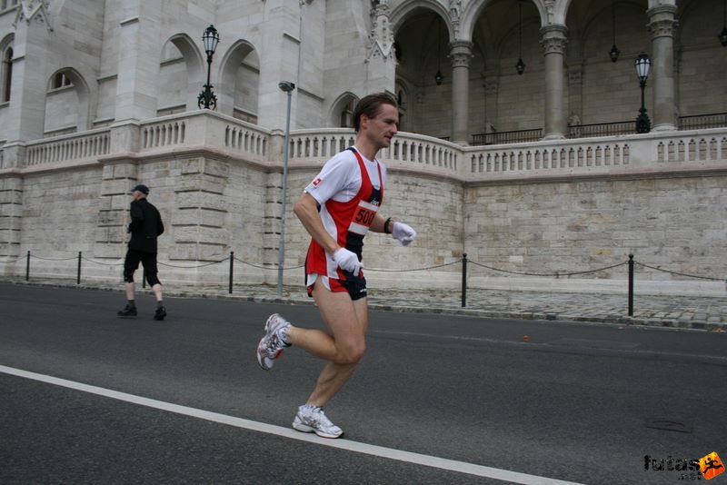 Tudás Útja Félmaraton Futás, Andris bruttó futó idő 1:18:58