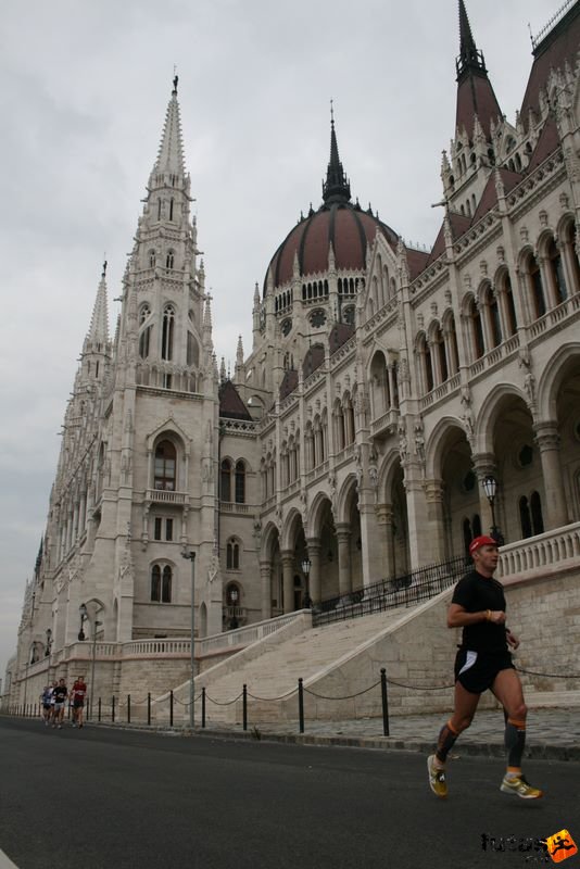 Tudás Útja Félmaraton Futás, Országház - Parlament