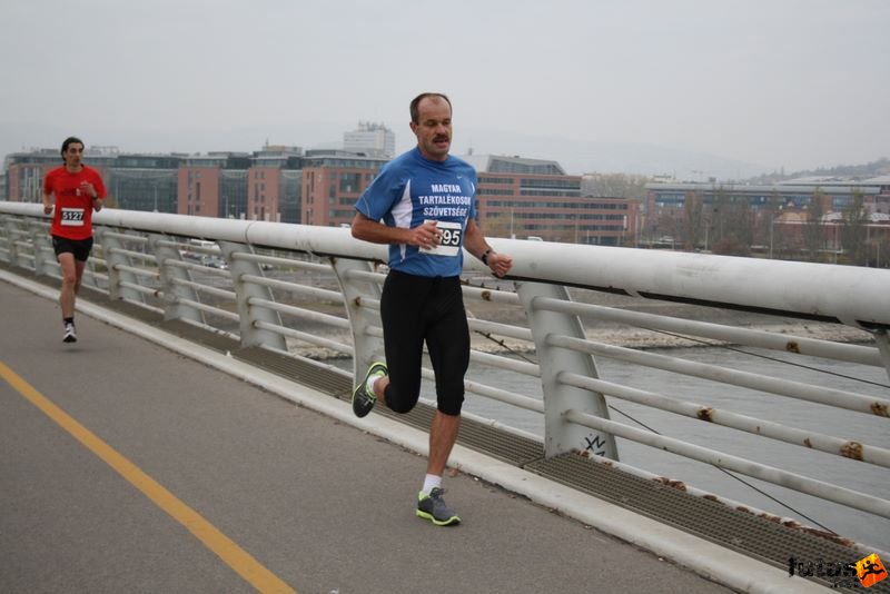 Tudás Útja Félmaraton Futás, félmaraton futó Magyar Tartalékosok Szövetsége,