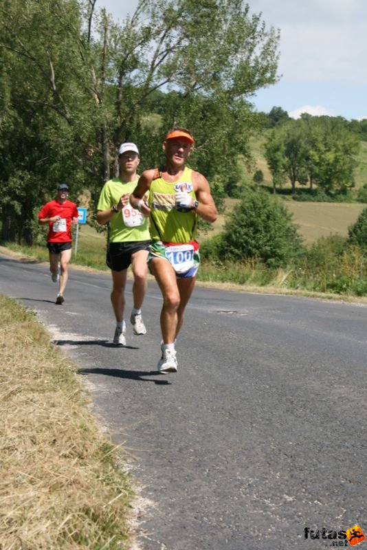 Ultrabalaton futás 2010 futás futók Dörgicse után, Bogár Jani